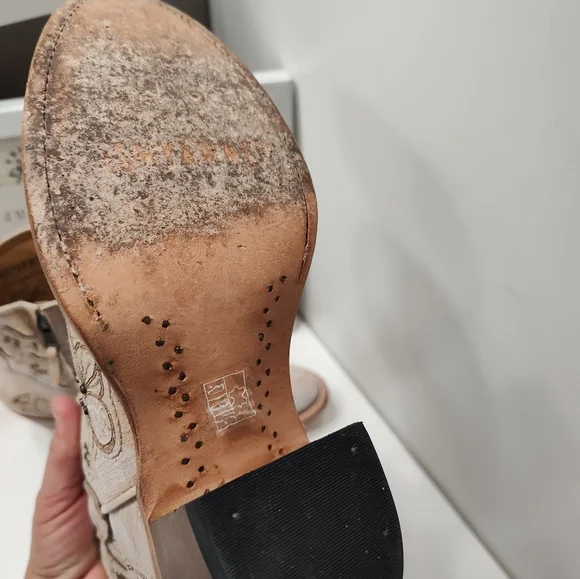 🤩EUC Shyanne Floral Embroidered Zip Side Western Cowgirl Ankle Booties, Cream - Picture 13 of 16